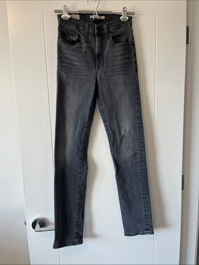 Levi's 725 High Rise Bootcut Jeans